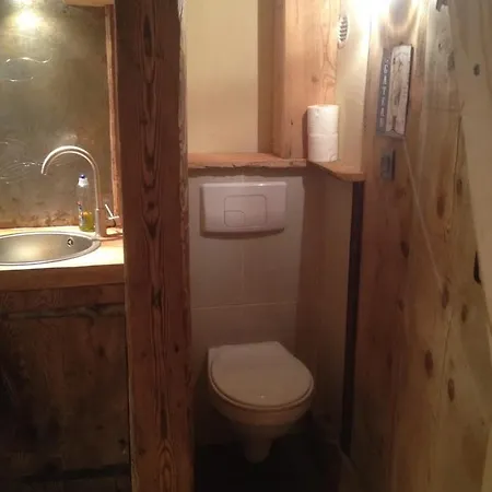 Small Traditional Chalet Near * Chamonix