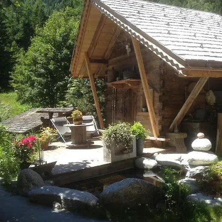 Chalet Small Traditional Chalet Near Chamonix